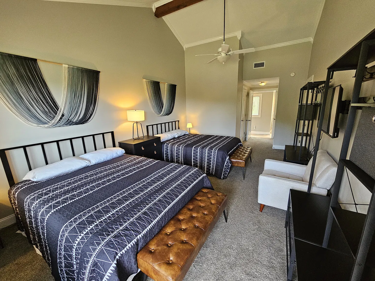 2 bed, 2.5 bath, 1090 sqft, $1,999 — Photo 2