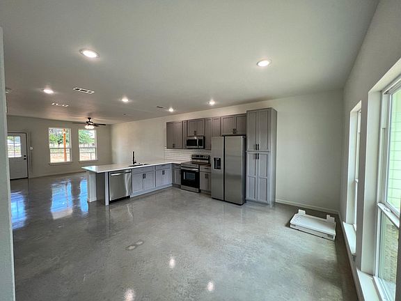 3 bed-Kitchen/Living