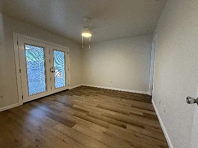 817 Redwood Ave — Photo 11