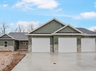 2026 Louie Ln, Neenah, WI 54956