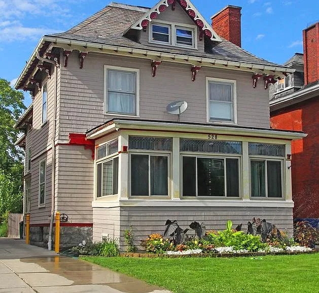 528 W Ferry St — Photo 1