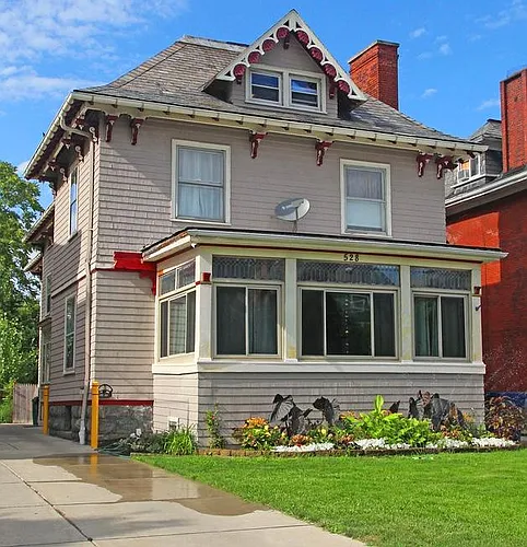 528 W Ferry St Photo 1