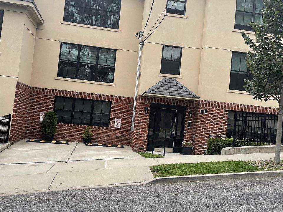 1st image of 11 Highland Ave APT 2A