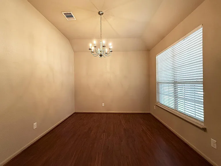 24510 Avellino Ct — Photo 5