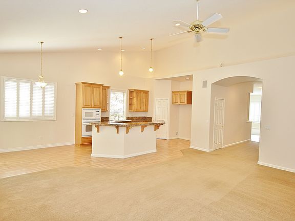 4th image of 843 E 17th Cir