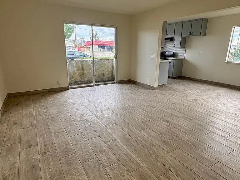 1951 N Ventura Rd — Photo 5