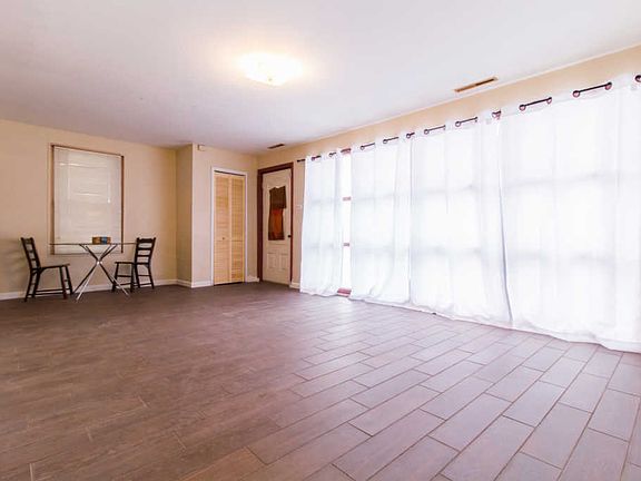 2nd image of 313 Nassau St