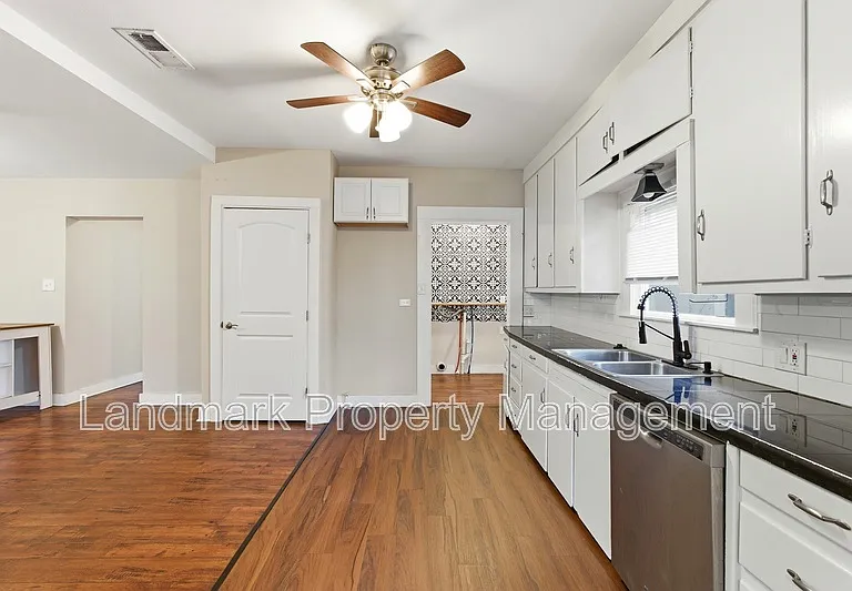 405 College St — Photo 11