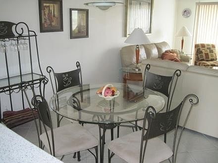 DINING AREA (2)