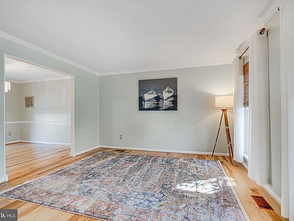 3rd image of 70 Newbury Dr