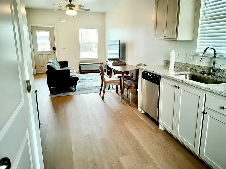 1302 SW Wisconsin Ave — Photo 10