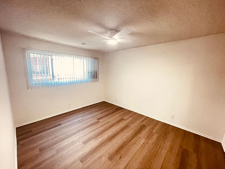 4403 Mammoth Ave — Photo 11