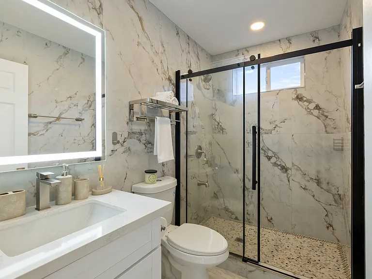 1307 Farrington St #B — Photo 8