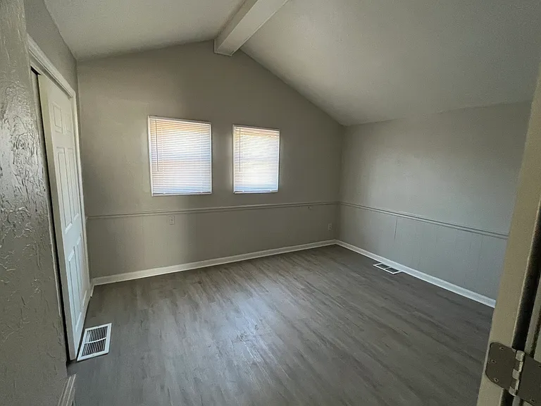 220 E Birch St — Photo 8