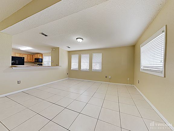 5th image of 803 N 8th Ave