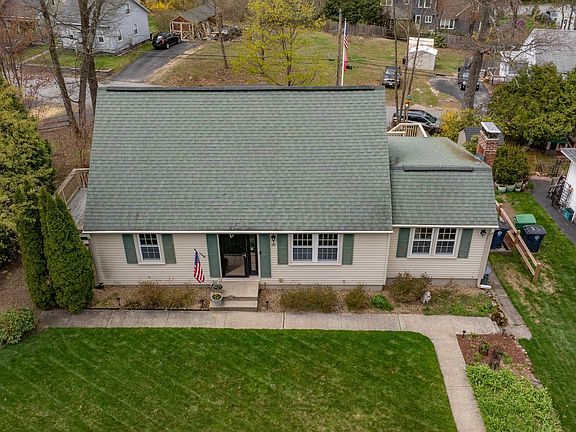 4th image of 18 Hillside Drive