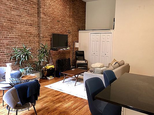 3rd image of 19 W 73rd St APT 1B