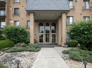 931 W Arquilla Dr APT 122, Glenwood, IL