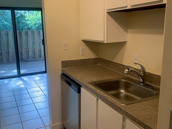 2nd image of 1609 1st St APT 11