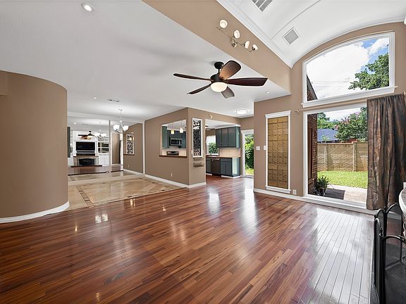 5th image of 3033 Everest Dr
