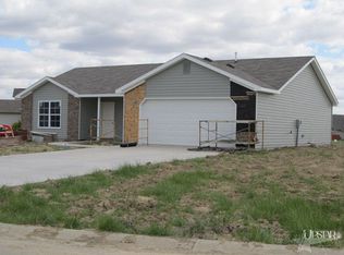 121 Chapel Chase Dr, Decatur, IN 46733