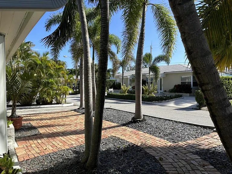 49 Douglas Dr — Photo 10