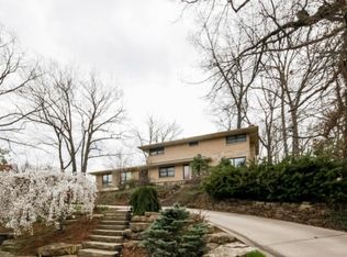 2060 Wilshire Dr SE, East Grand Rapids, MI 49506