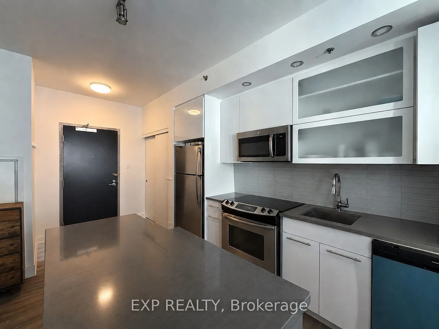 1 bed, $2,300 — Photo 2