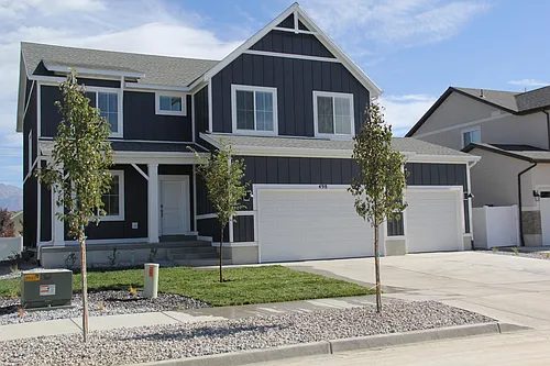 498 Commodore Ln Photo 1