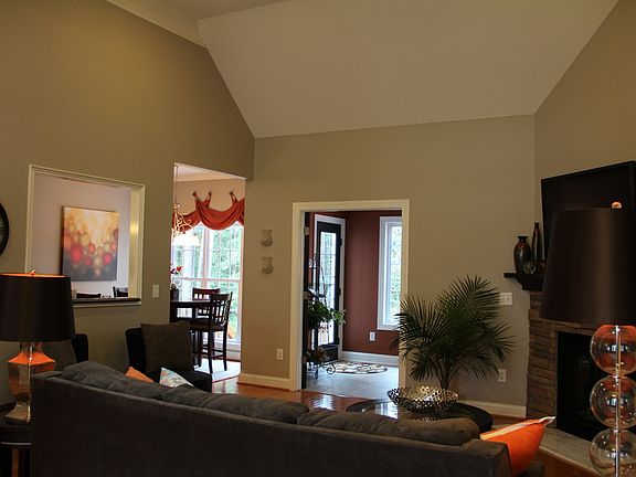 Family Room towards breakfast nook