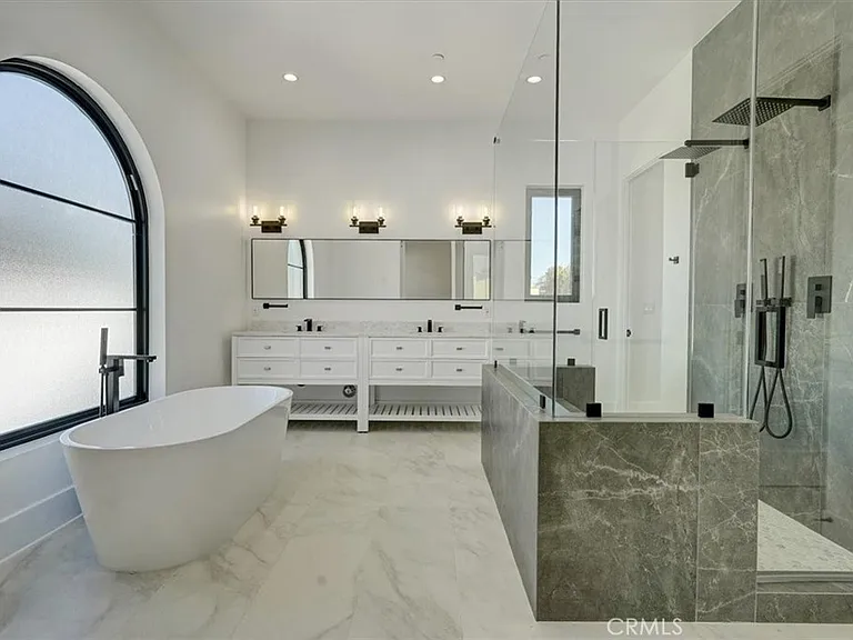 5520 Woodlake Ave — Photo 16
