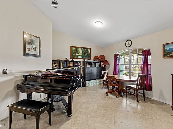 4th image of 1029 NW Juanita Pl