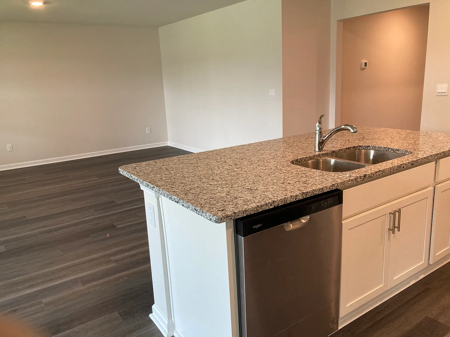 3 bed, 1644 sqft, $2,200 — Photo 4