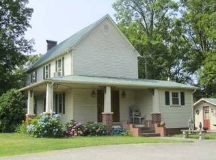 2105 Chestnut Hill Rd, Dandridge, TN 37725