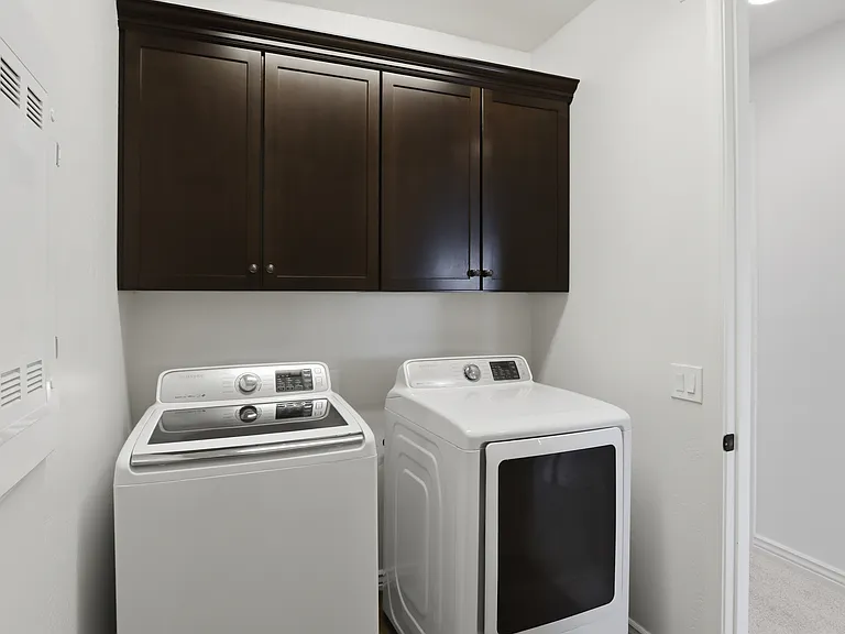 227 E Beatryce St — Photo 34