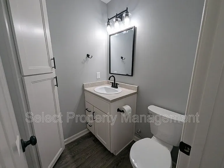 920 Courtney Dr — Photo 10