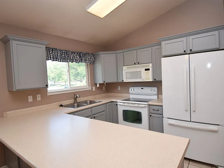 3174 S Lincoln St — Photo 4