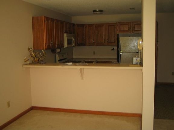 Dining area, bar kitchen