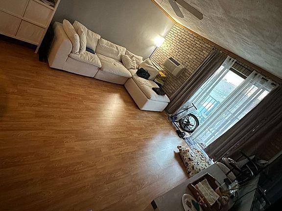 5th image of 300 Governors Dr APT 9