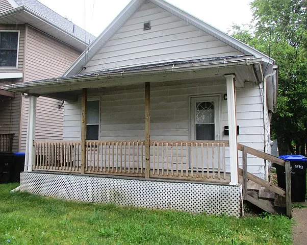 917 N Lee St photo 1