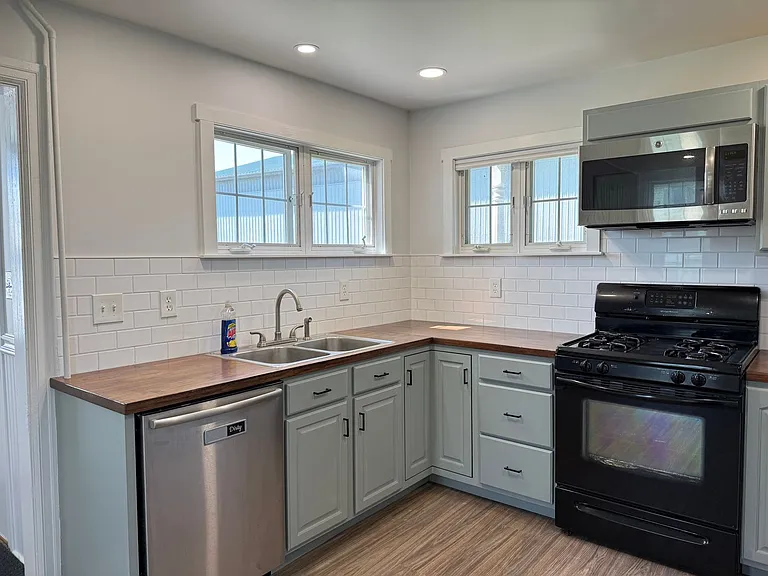 147 Manheim St. — Photo 3