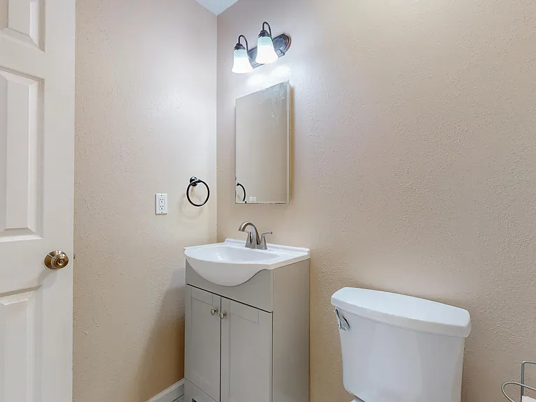 8405 Fairmont Dr NW — Photo 47