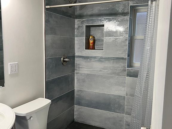 4th image of 1708 Highland Ave #B