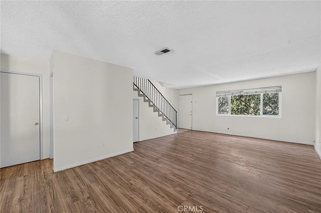 1 bed, 1.5 bath, 1128 sqft, $2,350 — Photo 3
