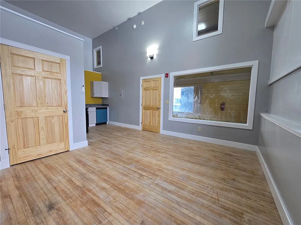 Studio, 1.0 bath, 11232 sqft, $1,000 — Photo 4