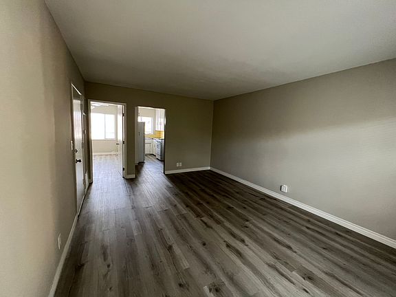 4th image of 4133 Somerset Dr #37-D