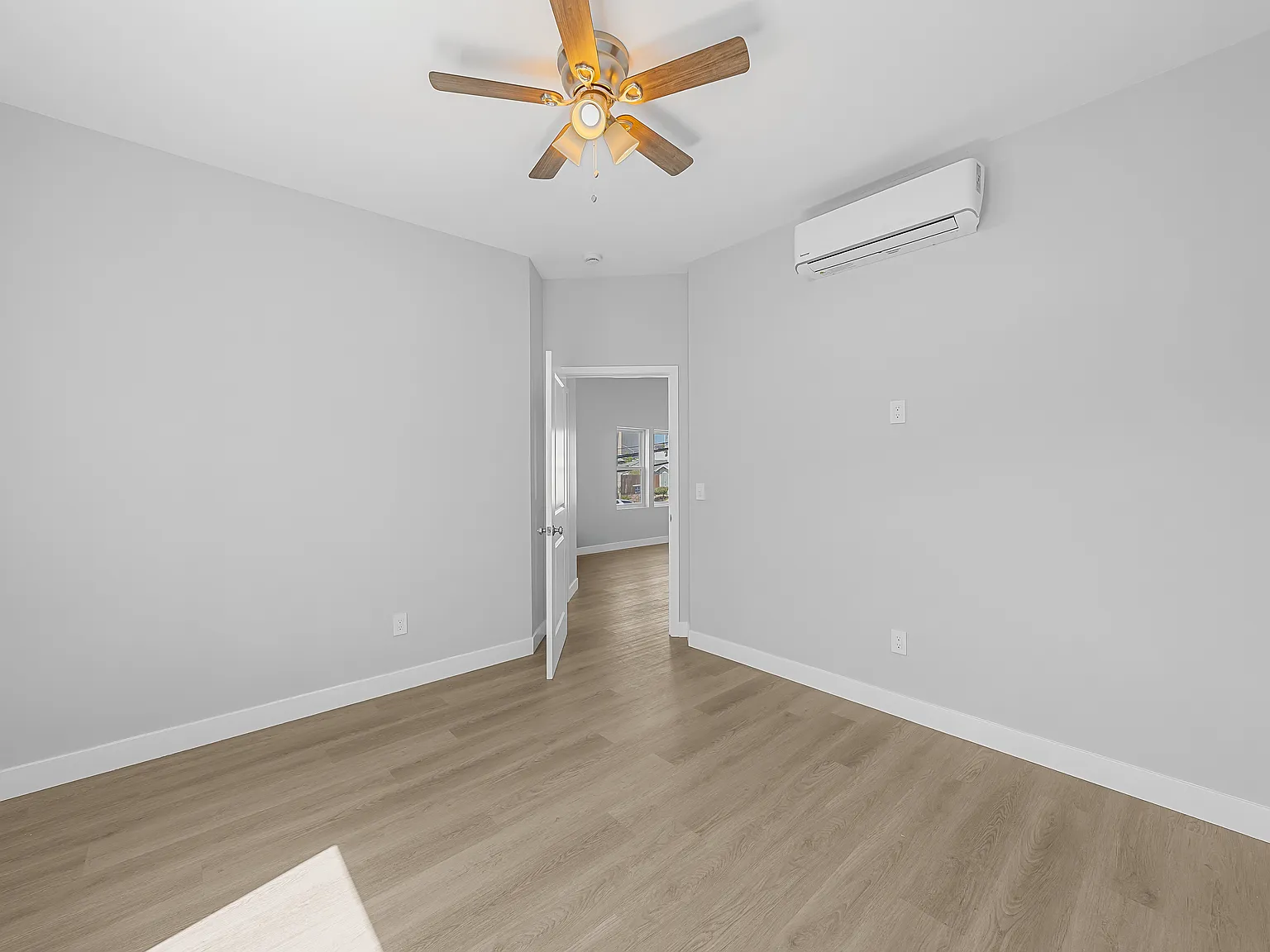 3 bed, 1100 sqft, $3,650 — Photo 4