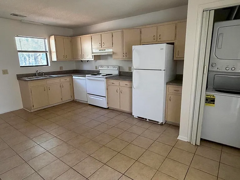 128 Cordell Cir — Photo 8