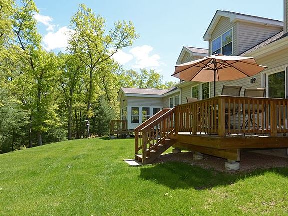 Wonderful wooded lot in back