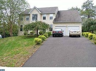 846 Gina Dr, Philadelphia, PA 19115